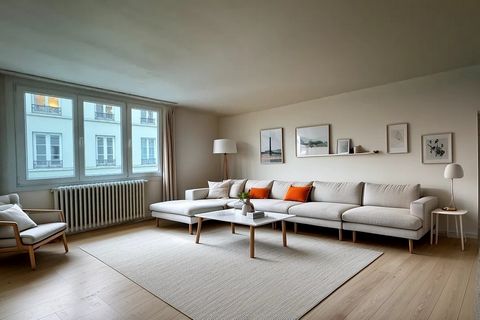 M° Pont Cardinet: Ideal for investors. Hamilton in Paris offers you this opportunity in the sought-after Legendre-Lévis district, 5 minutes' walk from the Batignolles square. This large 28m² studio to renovate, located on the 1st floor of a well-main...