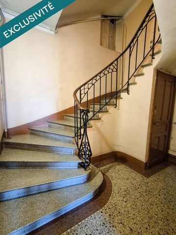 You look for a beautiful apartment that has cachet, to redo your taste, you have found it. Very nice 2 rooms, including a large entrance, a beautiful room with closet and balcony facing south, enjoying an open view. A living room with fireplace, and ...