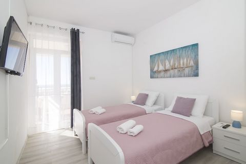 Apartments Isabora feature self-catering accommodation located just 270 m from the Old Town. All units are equipped with WiFi, air conditioning, and cable TV. Guests will have access to a shared roofed terrace that offers a beautiful sea view and his...