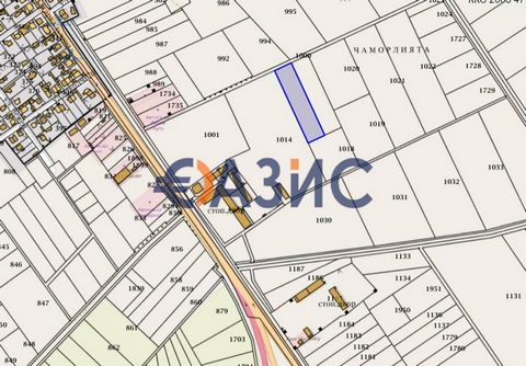 ID 30298160 We offer three plots of regular shape with dimensions: 4955 sq m, 5273 sq m, 4959 sq m. Together, the objects form a flat rectangular plot of agricultural land of category 4 in the Chamorliata area, 300 m from the Vetren quarter of Burgas...