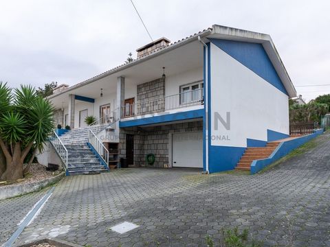 3 bedroom villa located in Marteleira, next to the national road N8-2 and close to all services, about 5km from the centre of Lourinhã and about 10km from the highway. Composed of: Floor -1: Garage for 1 car and storage space; Floor 0: Semi-equipped ...