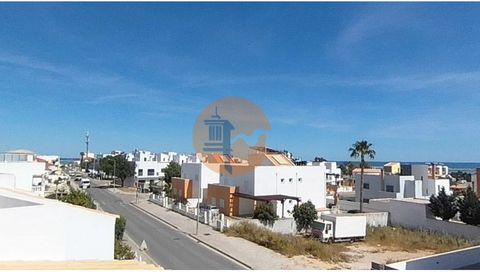 Magnifica moradia T4 na Fuseta localizada próxima da praia e vistas deslumbrantes para o mar! Com uma construção moderna, oferece amplos espaços interiores e exteriores, perfeitos para uma vida confortável e para desfrutar do clima algarvio. Caracter...