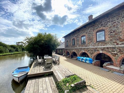 This highly unusual character home enjoys a fantastic canal side location witihin a short level walk of the superb, sandy beach at Summerleaze and the access onto the north cornish coastal path and the historic sea pool. Just slightly further away th...