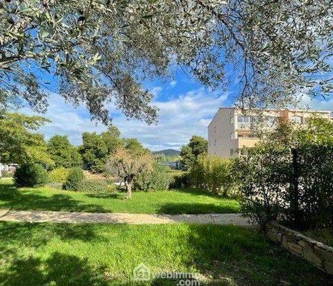 Votre agence 123webimmo l'immobilier au meilleur prix vous présente : Sainte-Maxime, dans une résidence avec piscine, découvrez ce charmant studio situé au 1er étage avec vue sur jardin. Il se compose d'une entrée, d'un séjour lumineux avec un espace...