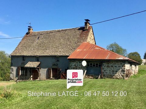 EXCLUSIVITÉ, à Larodde (63) proche du Cantal, (15), Stéphanie LATGÉ, vous propose, cette maison Auvergnate en pierres, d'une surface d'environ de 131 m2, avec garage. Toiture en Lauzes en bon état. Le tout sur un terrain d'environ 2444 m2 arboré. A d...