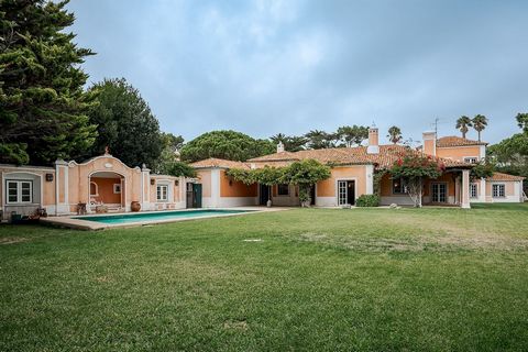 Located on the south side of Quinta da Marinha, one of Portugal's most prestigious resorts, this spectacular villa, beautifully designed by renowned architect Thiago Braddell, offers a very well distribution of interior spaces with luxury areas and p...