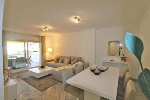 Located in Nueva Andalucía. Numero de Registro Turistico :VFT/MA/11804 Modern apartment in the popular community of La Dama de Noche in Nueva Andalucia surrounded by golf and within a few minutes' walk from Puerto Banus Beaches and all its ameni...