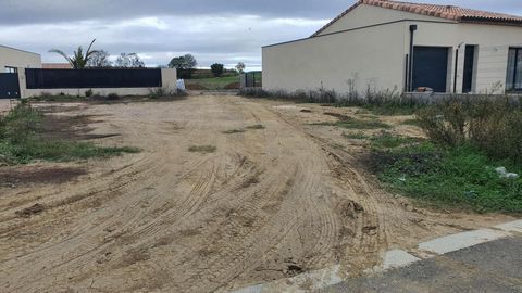 HERAULT, 34370, Cazouls les beziers, terrain à bâtir, viabilisé, construction libre , étude de sol réalisée ( G1). Cazouls les beziers agréable village , avec toutes commodités. A VOIR SANS TARDER. idéalement exposée , la parcelle vous permettra de c...