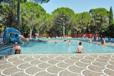 Nel parco boscoso di un parco naturale di 50 ettari sulla Laguna di Grado: luogo di vacanza per tutta la famiglia. Grandi e piccini possono rinfrescarsi nella piscina di 300 metri quadrati, il divertimento è assicurato dallo scivolo acquatico. Se pre...