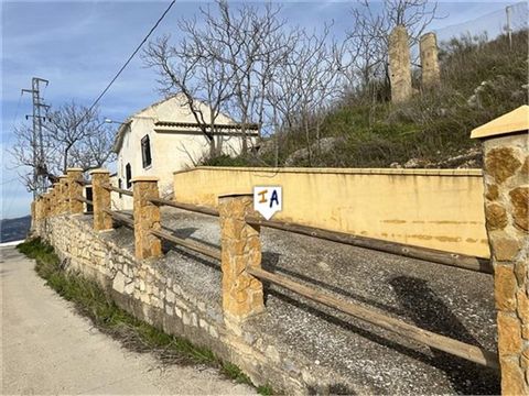 Situé près du charmant village d'Algarinejo dans la province de Grenade, en Andalousie, en Espagne et à seulement 2 heures des stations de ski de la Sierra Nevada, ce Cortijo de 2 chambres avec jardin, patio et vue spectaculaire sur la campagne. Situ...