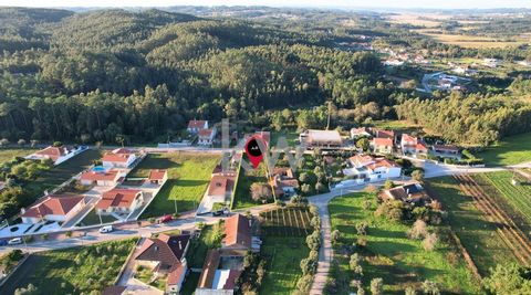 Excellent rustic land with 770m², located in the quiet town of Louriçal, Pombal. Inserted in an urban area, this rustic land in terms of indices and in accordance with the provisions of article 106 (buildability regime) of the Regulation of the 1st R...