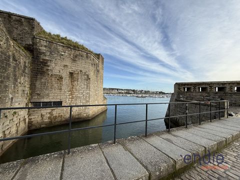 Te koop – Te renoveren huis met karakter in de ommuurde stad Concarneau Gelegen in het hart van de ommuurde stad Concarneau, biedt dit huis van 150 m² woonoppervlak een uniek potentieel met een adembenemend uitzicht op de haven en een zeldzame tuin v...