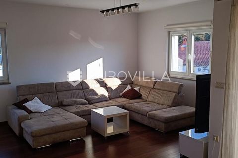 Istria, Rovinj – Furnished Three-Bedroom Apartment on the Second Floor with Parking and Two Terraces The apartment features an entrance area with a storage room and a guest toilet, leading into a spacious living room with access to a terrace. The liv...