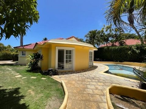 This well-priced villa in the sought-after Casa Linda community is the perfect opportunity to own a home in paradise. With new doors, windows, tiles, kitchen countertops, and air conditioners, this villa has already undergone key upgrades.   With a m...