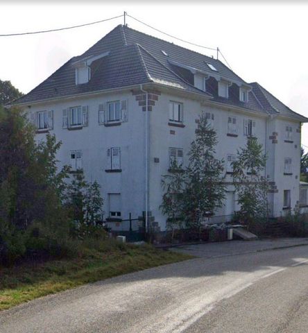 Un immeuble de quatre étages, avec une emprise au sol de 400 m² et une surface de plancher totale de 1 200 m², situé sur un terrain de 7 120 m² dans un cadre exceptionnel, offrant une opportunité unique au sein d'un ensemble diversifié d'in...