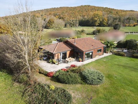 Maison plain-pied bois, vue campagne et montagnes