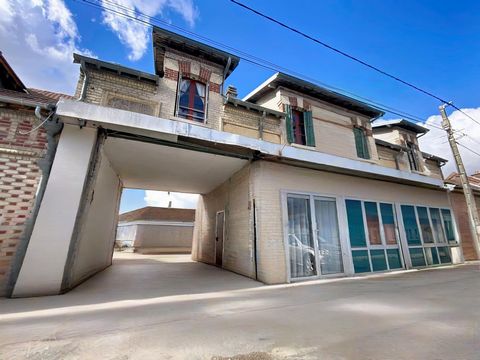 Entrepôt professionnel 800 m2 + maison habitation