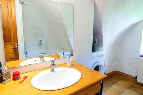 Dans un petit village caussenard, à proximité des Gorges du Tarn et du Parc National des Cévennes, gîte spacieux et confortable situé dans un ancien couvent rénové composé de 3 locations. Ces paysages du Causse entretenus par l'agropastoralisme sont ...