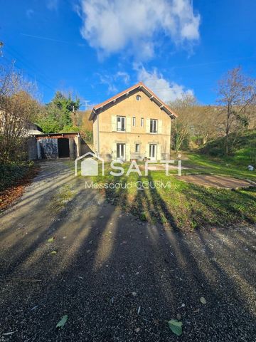 Maison 81 m² – 3 niveaux – Grand terrain plat de 5 600 m² + garage 32 m²
