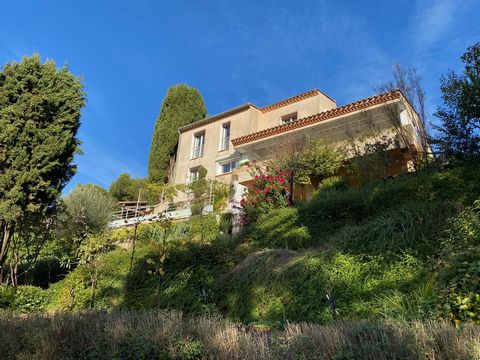 Villa d'architecte haut de gamme avec vue panoramique d'exception