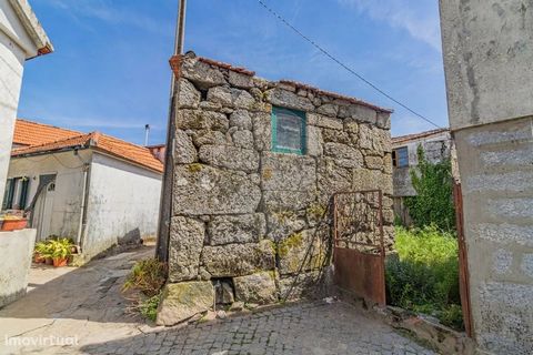 In the magnificent place of Urgueira, in the parish of Valadares, Baião, we have a villa with a potential for a refuge with nature. The solid structure of this house preserves traditional architectural elements with due restoration, this property can...