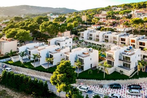 ! Professional fees are not included in the price The investment project is a hotel complex for sale in Playa de Aro on the Costa Brava. It boasts an excellent location, just 300 meters from the beach and 700 meters from the center of Playa de Aro. T...