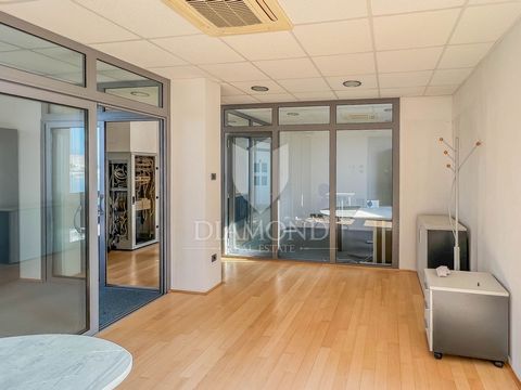 Location: Istarska županija, Umag, Umag. Istria, Umag Spacious office space for rent in a prime location in the center of Umag! The office space is located on the 2nd floor of the building. The area of the office space is 147.13 m2. The office space ...
