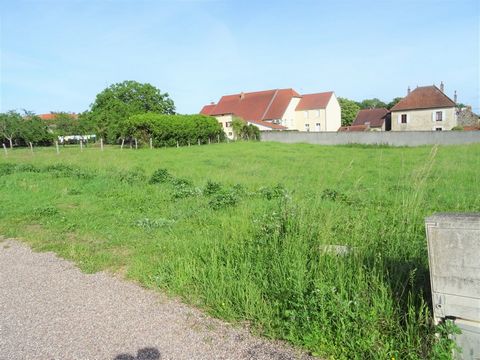 Real estate à la carte with this land in Vauconcourt-Nervezain. You will have up to 1235m2 to put a new housing on this serviced land. 8 km away is Combeaufontaine, 30 minutes from Vesoul and 13 minutes from Dampierre-Sur-Salon. Get in touch with you...