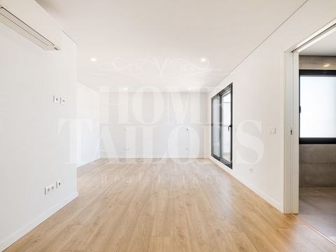 NEW apartments located in Portas da Cidade in Montijo. Typologies from T3 to T5 Duplex, all with parking space. 4 bedroom flat with a parking space, balcony in two bedrooms and terrace of 22m2 in the living room. Apartments with quality construction ...