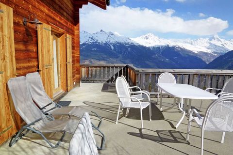 Esta lujosa casa de vacaciones de 2 dormitorios para 6 personas está situada en Unes Collons, Suiza. Esta casa única es perfecta para familias y grupos grandes. Es un chalet de esquí de dos pisos muy cómodo con chimenea, sauna y vista vibrante sobre ...