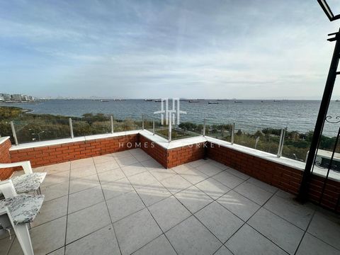 L’appartement avec vue sur la mer à Istanbul est situé dans le quartier de Bakırköy du côté européen. Bakırköy est l’un des centres d’attraction les plus importants d’Istanbul avec son littoral, ses parcs et ses centres commerciaux. L’autoroute E-5, ...