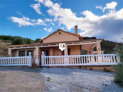 Esta impresionante propiedad independiente se encuentra en una ubicación idílica cerca de Alhama de Granada, Andalucía, España, disfrutando del hermoso campo circundante y el Parque Nacional con increíbles montañas cubiertas de nieve como telón de fo...