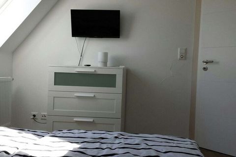 Unsere Ferienwohnung hat eine Wohnfläche von 63m², 2 Bäder mit Dusche, 3 Schlafräume und ist für max 6 Personen geeignet. Die 2 Schlafzimmer im ersten Stock sind mit einem Doppelbett und 2 Einzelbetten ausgestattet. Über eine massive Raumspartreppe (...