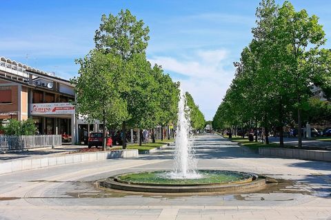 Zatrzymaj się w tym atrakcyjnym apartamencie blisko centrum Caorle z przyjaciółmi i rodziną. Do dyspozycji Gości jest prywatny balkon, z którego można podziwiać okolicę, delektując się filiżanką kawy. Młodsi i starsi mogą zażyć orzeźwiającej kąpieli ...