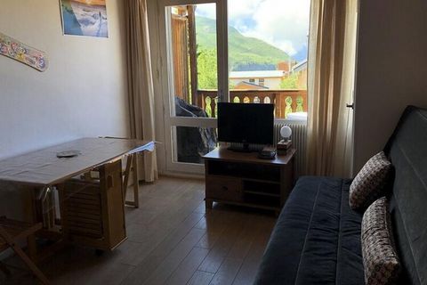 Ce charmant studio de 24 m², situé dans une petite copropriété, offre un espace de vie cosy parfait pour une petite famille ou un groupe. Le hall habitable est équipé de deux lits superposés, tandis que le salon dispose d'un canapé-lit confortable et...