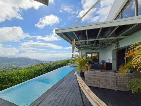 Entdecken Sie Casa Ying Yang , ein atemberaubendes zweistöckiges Haus in den Hügeln von Playa Carrillo , nur wenige Minuten vom Strand und eine kurze Fahrt von den Geschäften und Restaurants in der Innenstadt von Samara entfernt. Der Name Ying Yang s...