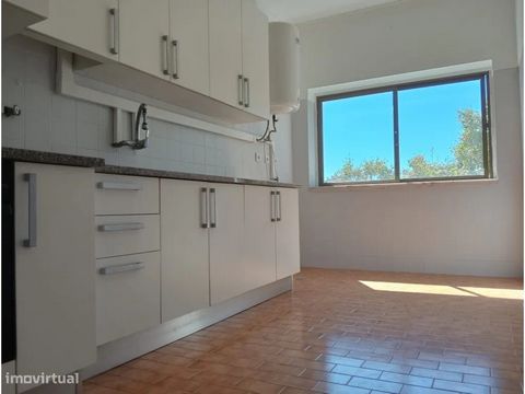 3 bedroom apartment, with a total area of 105 m2, located in Seixal. Benefit from the possibility of total exemption from IMT and stamp duty as provided for in Decree-Law No. 48-A/2024. It is located in an area with good accessibility, close to acces...