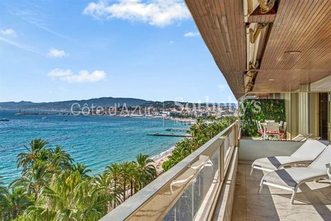 Au coeur de Cannes, sur la mythique Croisette, un appartement avec une sublime vue mer vous attend. Ce bien au 7ème étage d'une résidence de prestige et d'une surface de 90m2 est composé d'une belle entrée, un séjour double, une cuisine ouverte aména...