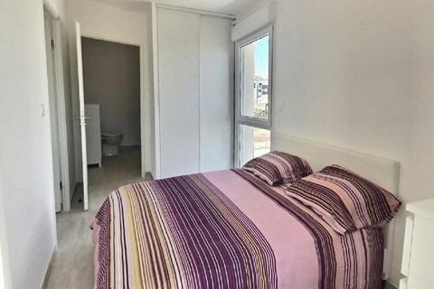 Ideaal voor een vakantie, ontdek dit mooie recente appartement van 32 m² gelegen in een beveiligde residentie! Met een capaciteit van maximaal 4 personen bestaat het uit een woonkamer met een volledig uitgeruste Amerikaanse keuken met toegang tot een...