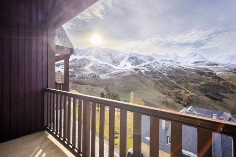 Apartament dla 10 osób Résidence Les Hauts de Peyragudes Bât B N°20 3éme étage. 3 komory: -1 avec un grand lit -2 avec 2 petits lits (peuvent se rapprocher pour faire un grand lit) -kabina avec 2 świeci superpozycji -kuchnia ouverte sur séjour (2 kan...