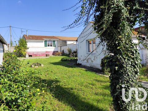 iad France - Linda PERAL vous propose: LA ROCHELLE Quartier de VAUGOIN Charmante maison de 48 m² à rénover ou à agrandir édifiée sur une jolie parcelle de 369 m² exposée plein SUD, LES ATOUTS DE CE BIEN: - Quartier calme. - Proximité des commerces, t...