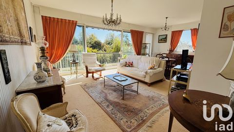 iad France - Virginie Perals vous propose: Appartement lumineux au 2ème étage d'une résidence de standing face au Parc Charruyer. Situé dans une résidence sécurisée avec ascenseur et gardien, ce 4 pièces offre un cadre de vie privilégié : à la fois c...