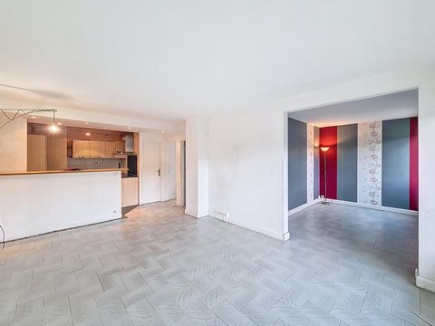 Appartement de 81 m² - 3 Ch - Séjour double - A RENOVER