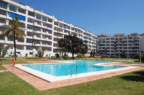 Located in Puerto Banús. 2 bedroom apartment located in the heart of Puerto Banus. In an exceptional complex in this area for its common areas. Wide green areas. manicured gardens, 3 communal swimming pools including one for children and paddle tenni...