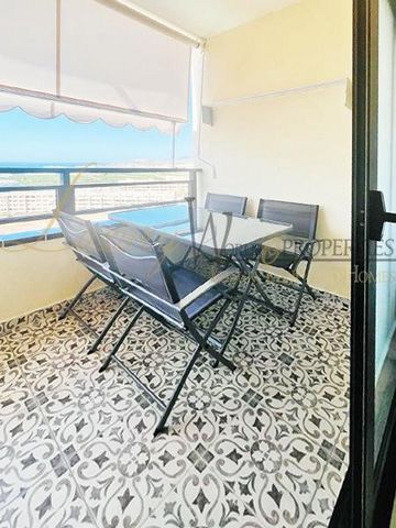 Luxury World Properties a le plaisir de vous proposer un appartement moderne méticuleusement rénové, situé à une courte distance de la mer à Playa Paraíso, dans le complexe résidentiel exclusif Club Paraíso. Ce charmant appartement au dixième étage s...