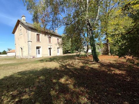 Located in Availles-Limouzine, 15 minutes from Confolens on a plot of 3700 m2 Very atypical, it is the former Availles train station, transformed into a residential house (168m2) and composed of: In the garden, spacious living room (37m2) and bright ...