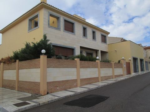 A truly amazing property in a residential area of Olula del Rio, built to the highest standard using the best materials throughout. Set over four floors the house comprises of a basement area which incorporates a fully fitted kitchen with lounge area...