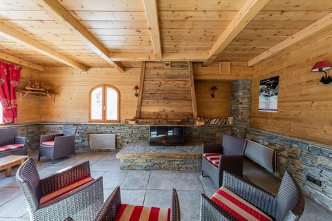 The 2 star Residence Les Granges d'Arvieux in the resort of Arvieux en Queyras offers high quality apartments in exceptionally beautiful surroundings. The ski lifts are just 200 m away, while all buildings are south facing with a direct access to the...