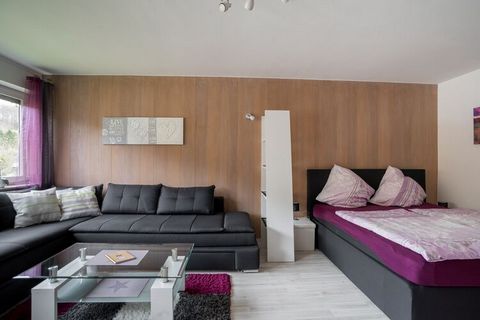 Dieses Haus in WIllingen bietet Platz für 3 Personen in einem Wohn- und Schlafzimmer. Ideal für eine kleine Gruppe von Freunden, ist dies ein perfekter Ort, um etwas Ruhe und Erleichterung zu finden. Etelsberg liegt 4 km entfernt und bietet einige hü...