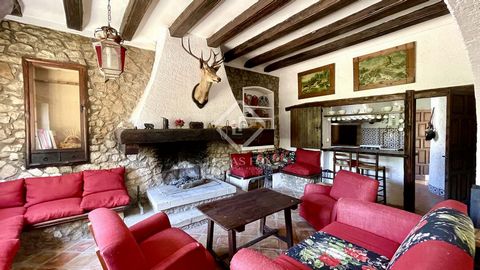 La Zafra, a unique hunting estate with 150 years of history, located on the plot of 372 hectares including Sierra de las Pedrizas. The property is unique for its privacy and wild nature, there are various trekking roots on the mountains, one of the p...